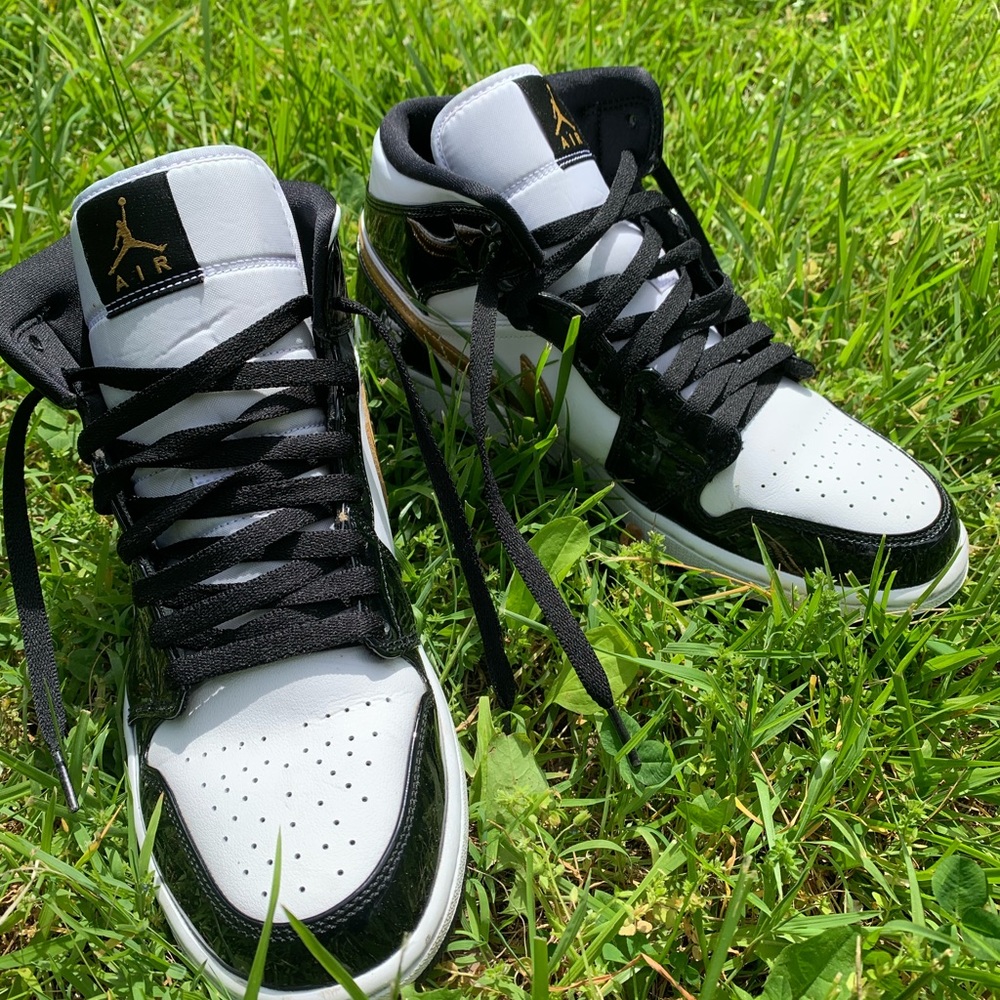 jordan 1 mid patent black gold